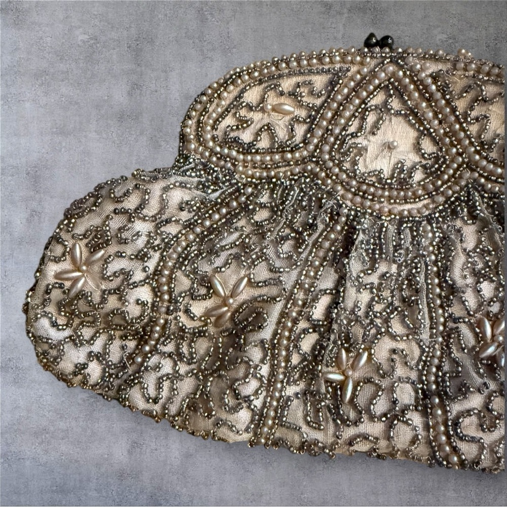 Vintage White Beaded Finger Purse Evening Clutch - Handmade in Belgium - Picture 8 of 9